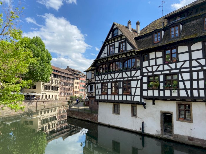 4 Tempat Wisata yang Wajib Dikunjungi di Strasbourg, No 3 Terbuat dari Pasir Merah Muda