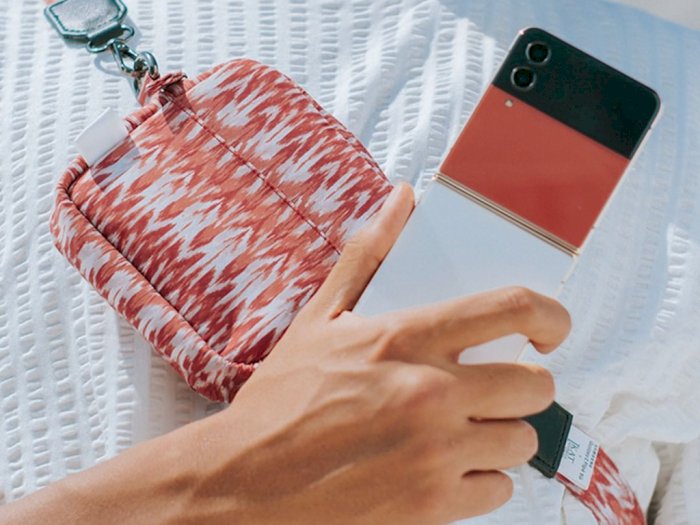 Ciamik! Galaxy Z Flip4 5G Edisi Kemerdekaan Tampil Stylish dengan Warna Merah-Putih