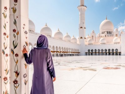 Wanita ini Ngaku Terima Perundungan Jilbab saat Masuki Mesjid, Publik Malah Rundung Balik