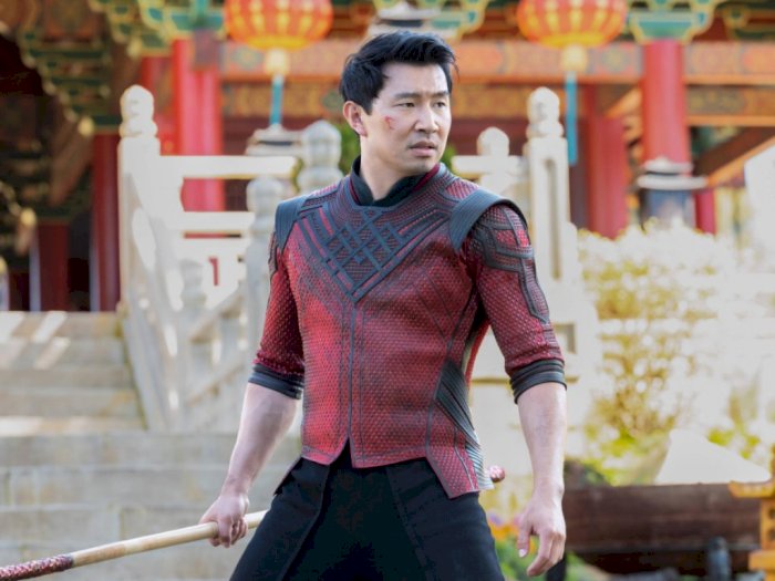 Dikenal Sebagai Superhero, Simu Liu Debut Jadi Penjahat di Film Netflix Terbaru