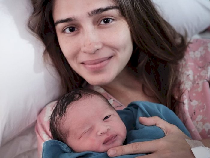 Congrats! Yasmine Wildblood Melahirkan Anak Ketiga, Ungkap Wajah dan Nama Bayi