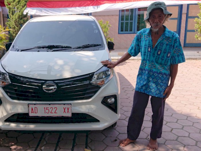 Kakek Ini Beli Mobil Pakai Uang Sekarung, Berapa Harga dan Spesifikasi New Daihatsu Sigra?