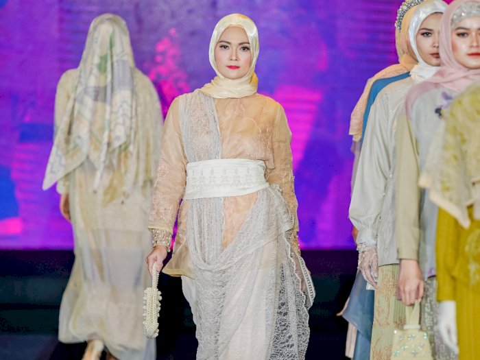 Ria Miranda Gak Bosan Pamer Budaya Minang saat Road To Jakarta Muslim Fashion Week 2023