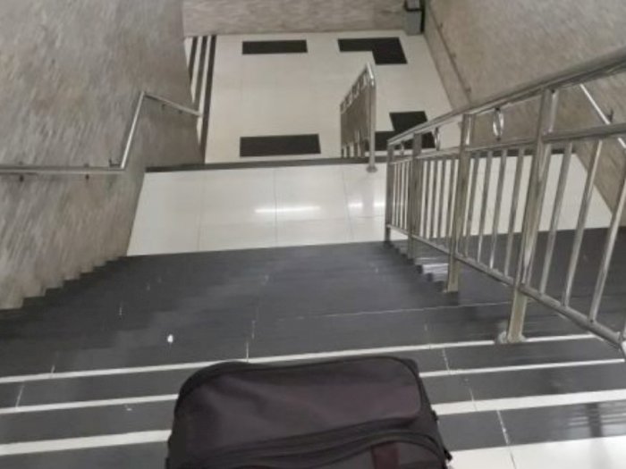 Curhat Ibu Kewalahan Gendong Balita 14 Kg Naik Tangga karena Lift di Stasiun Kereta Mati