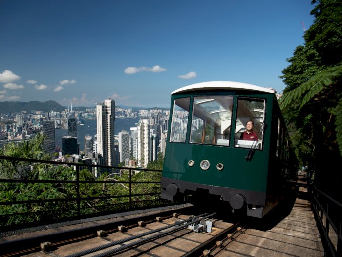 Hong Kong Peak Tram yang Ikonik Kembali Beroperasi setelah Renovasi