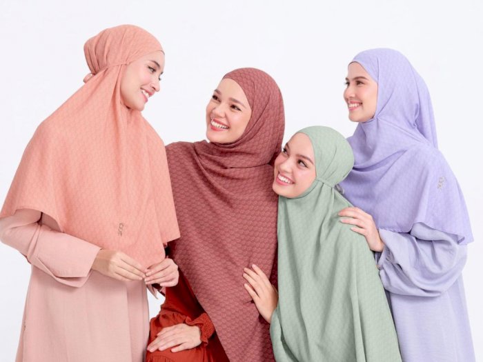 Dewi Sandra Fokus Bisnis Fesyen Muslim, Ada Pashmina Adem Buat Gen Z, Nih!