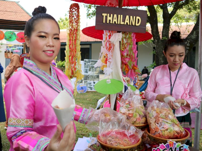 Orang Thailand Ternyata Punya ‘Rengginang’, Pas Dipamerin di Solo Rasanya Kok Begini! 