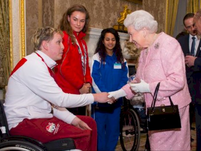 Tas Kesayangan Ratu Elizabeth II Selama 50 Tahun Disorot, Ternyata Segini Harga Termahal