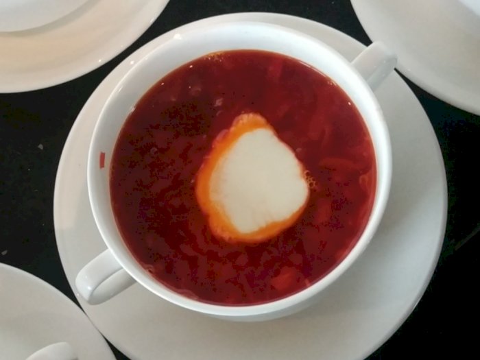 Lezatnya Kuliner Ukraina, Sup Merah Dibuat dari Buah Bit dan Wortel Rasanya Asam Asin 
