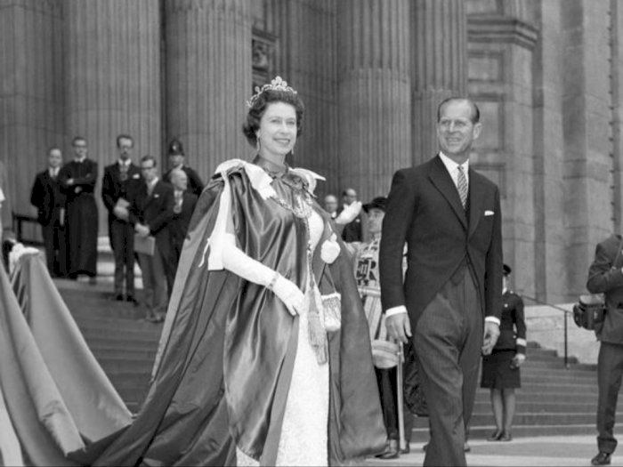 Kisah Cinta Sejati Ratu Elizabeth II dan Pangeran Philip, Hubungan Ajudan dan Atasan