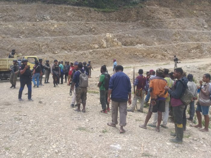 10 Pekerja Berhasil Dievakuasi Usai Terjebak saat KKB Bakar Alat Berat di Papua