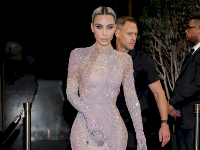 Kim Kardashian Kenakan Gaun Transparan di NYFW Curi Perhatian, Bikin Salfok!