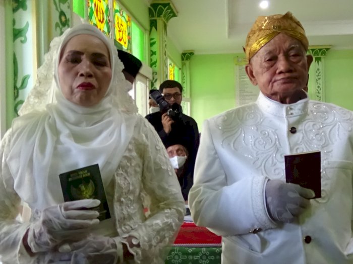 Kisah Mbah Ranto dan Wartini, Pasangan Pengantin Tertua yang Ikut Nikah Massal karena CLBK