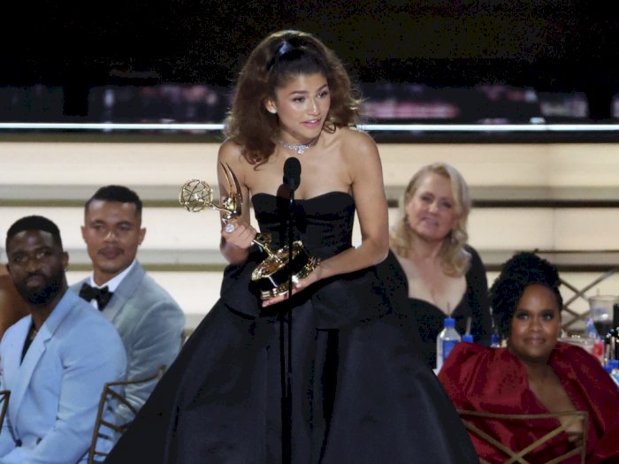 Mantul! Zendaya Bawa Pulang Emmy Awards untuk Perannya di Serial 'Euphoria', Cetak Sejarah