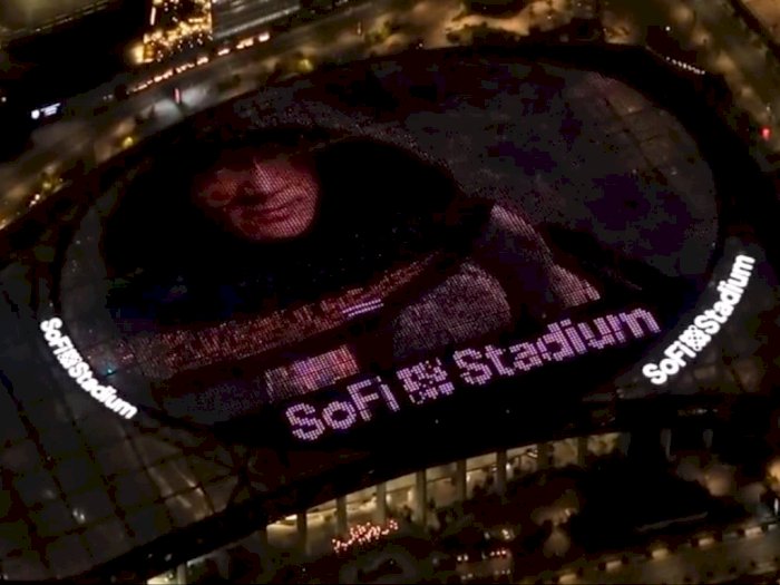 Trailer Black Adam Ditayangkan di Atap Stadion Sepak Bola, Promosi Paling Membangongkan!