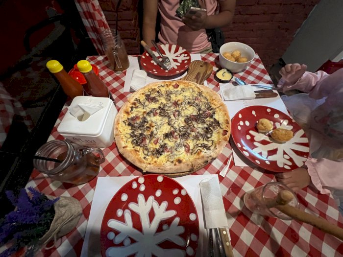 Cobain Pizza Rasa Coto Makassar Cara Dibuatnya Dilempar-lempar, Chefnya Asli Orang Italia