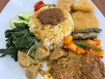 Nasi Padang Vegan Bali Laku 100 Porsi Sehari, Tak Pakai Bawang dan Telur! Gimana Rasanya?