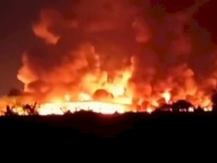 Pabrik Plastik di Tangerang Terbakar, Diduga Akibat Tersambar Petir