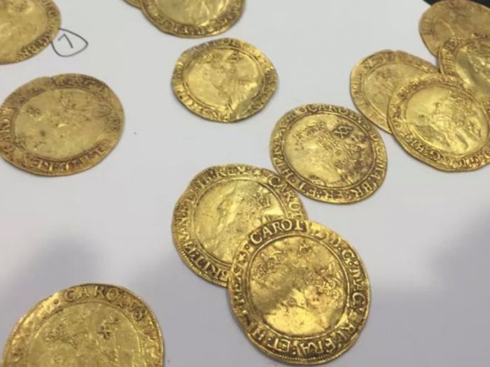Bak Harta Karun, Koin Emas Senilai Rp4,3 Miliar Ditemukan di Lantai Dapur Sebuah Rumah