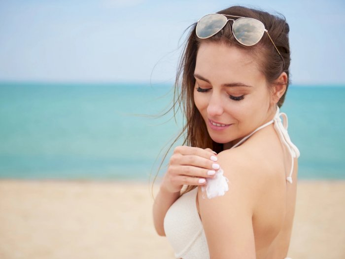 Wow,  Ahli Dermatologi Ungkap Sunscreen Bisa Bantu Hilangkan Kerutan Loh, Girls!
