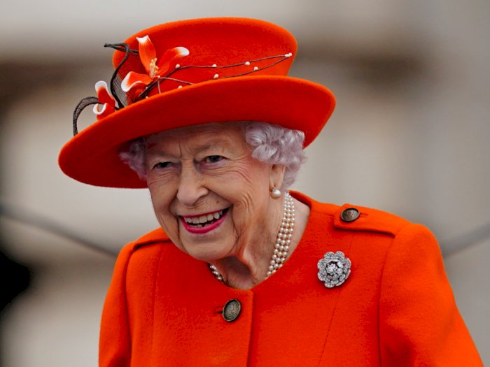Ratu Elizabeth II Ternyata Main Twitter Juga Lho, Ini Tweet Pertamanya!