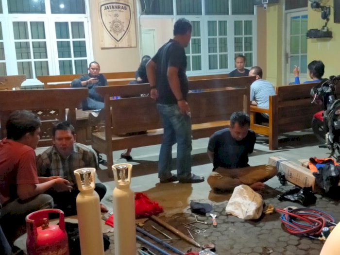 Bukan Dibobol, Kawanan Perampok Ini Bawa Kabur Mesin ATM di Tegal, Berujung Diciduk Polisi