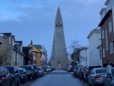 Bukan Roket, Ini Penampakan Gereka Mengagumkan Berbentuk Lava di Islandia 
