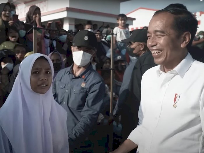 Cerita Siswi SMA Nangis HP-nya Rusak karena Tunggu Jokowi: Saya Kejar Mobilnya