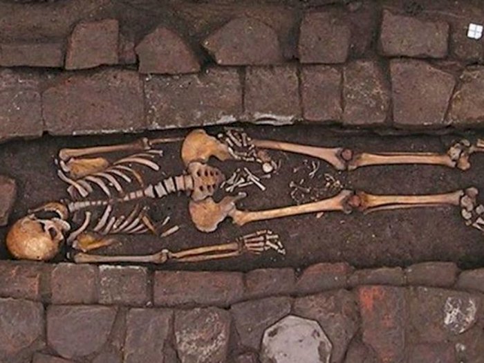 Sudah Meninggal 2.000 Tahun, Jasad Wanita Abad Pertengahan Ditemukan Beranak dalam Kubur