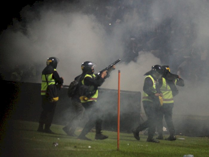 Gas Air Mata Dilarang FIFA, DPD RI: Apa Alasan Polisi Tembak Gas Air Mata ke Tribun?