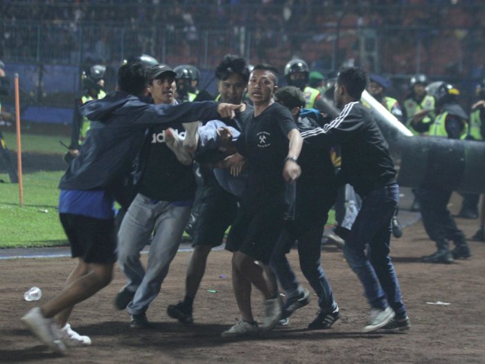 BREAKING NEWS: Presiden Jokowi Perintahkan PSSI Hentikan Sementara Liga 1