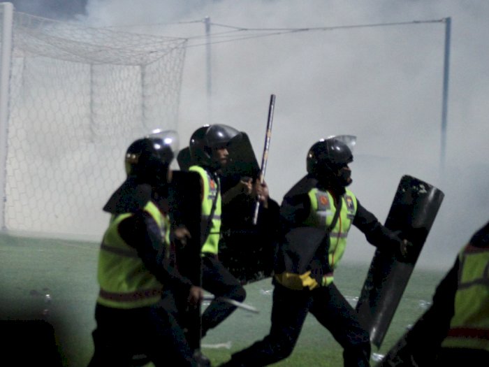 Gas Air Mata di Stadion Kanjuruhan Dinilai Bikin Banyak Penonton Sulit Napas dan Pingsan