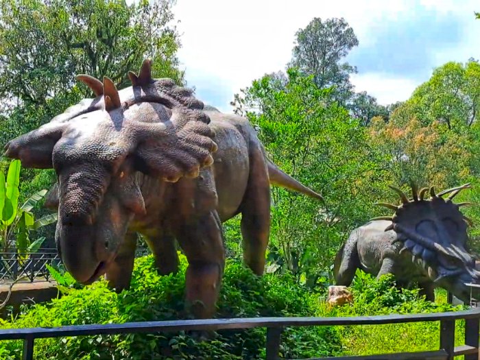Berkunjung ke 'Jurassic Park' Terbesar di Asia Tenggara, Cuma 2 Jam dari Pekanbaru Loh!