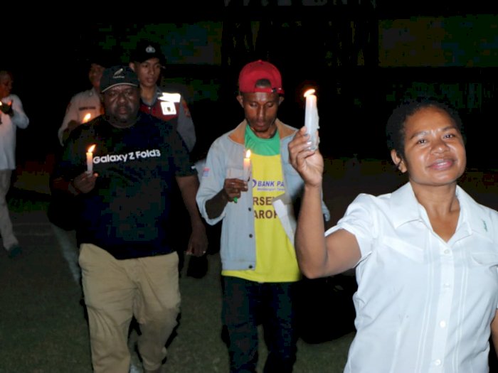 Empati Insiden Kanjuruhan Sampai ke Papua, Aksi Nyalakan Ratusan Lilin Digelar