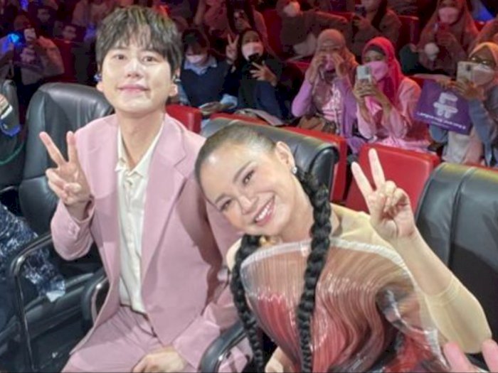Rossa Semringah Selfie Bareng Kyuhyun Super Junior, Henry Lau Cemburu: Kamu Lupa sama Aku?