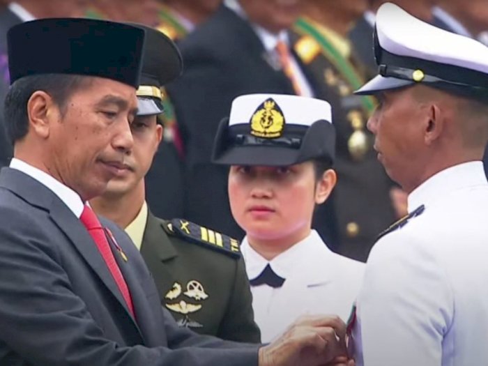 HUT ke-77 TNI, Presiden Jokowi Anugerahkan Tanda Kehormatan pada 3 Prajurit