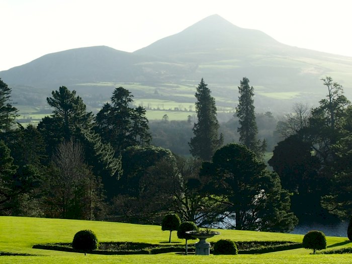 Di Balik Keindahan Taman Tercantik di Irlandia, Ternyata Dipenuhi Kuburan, Punya Siapa? 
