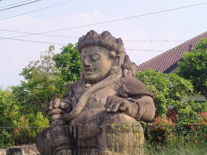 Arca Dwarapala, Patung Penjaga Pintu Terbesar di Dunia Ga Bisa Dipindah Pakai Alat Berat
