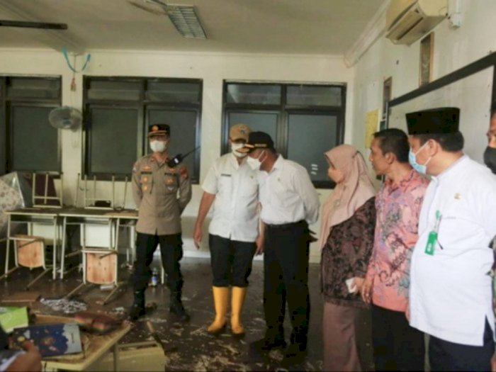 Usut Penyebab Robohnya Bangunan MTsN 19 Jakarta, Polisi Olah TKP
