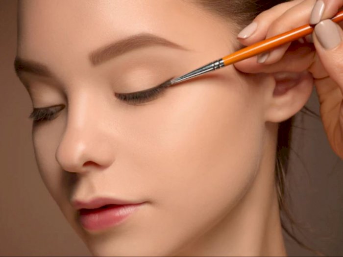 5 Jurus Jitu Makeup Nyaman Anti Gatal dan Iritasi Buat Kamu Pemilik Mata Sensitif