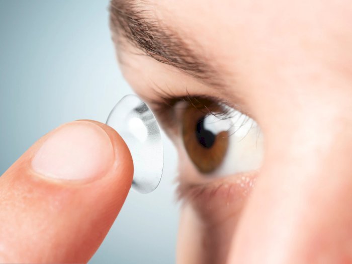 Ngeri! Dokter Temukan 23 Kontak Lensa Tertimbun di Mata Wanita Ini, Kok Bisa?