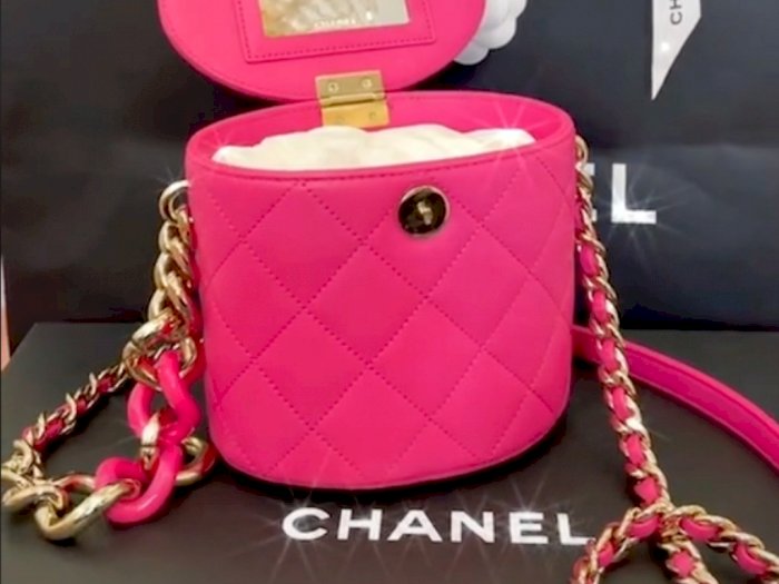 Tasyi Athasyia Pamer Tas Chanel Pink Harganya Bikin Syok, Netizen: Rezekinya Nular