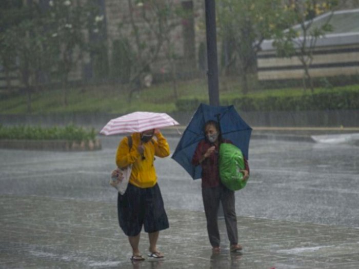 Yang Mau Jalan-jalan Jangan Lupa Bawa Payung! Sebagian Jakarta Diprediksi Hujan Hari Ini