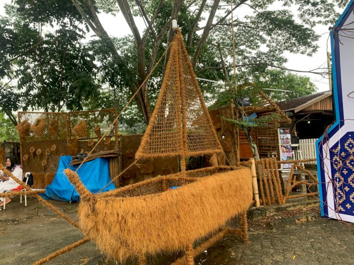Wow, Kreatif Banget! Pria di Pekanbaru Ini Berhasil Sulap Sabut Kelapa Jadi Barang Mahal!