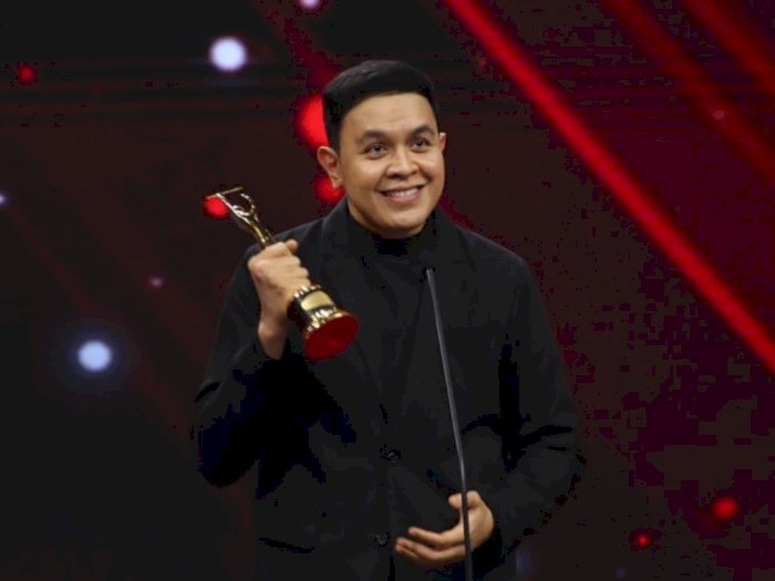 Tulus Boyong Banyak Piala AMI Awards 2022, Berkat 'Hati-Hati di Jalan' dan Album 'Manusia'