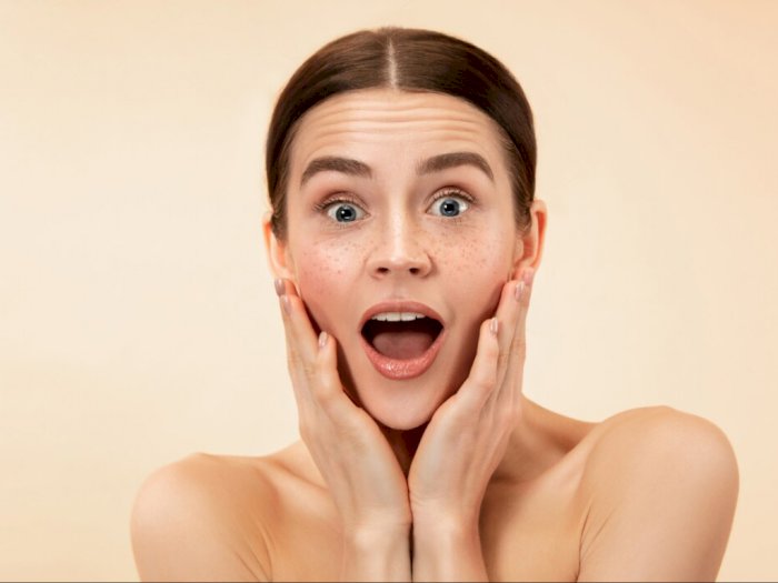 10 Bahan Rumahan untuk Hilangkan Freckles yang Ganggu Penampilan Wajah (Part 1)