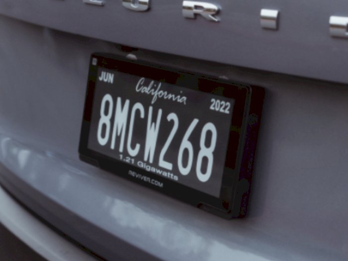 California Sahkan Penggunaan Pelat Nomor Digital, Mobil yang Dicuri Bisa Terdeteksi!