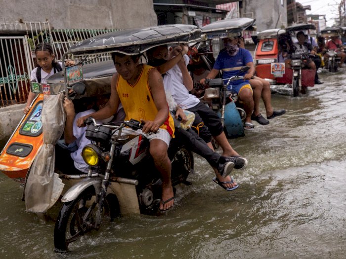 Jenius! Ojek di Filipina Modifikasi Kendaraan untuk Atasi Banjir, Penumpang  Tidak Basah