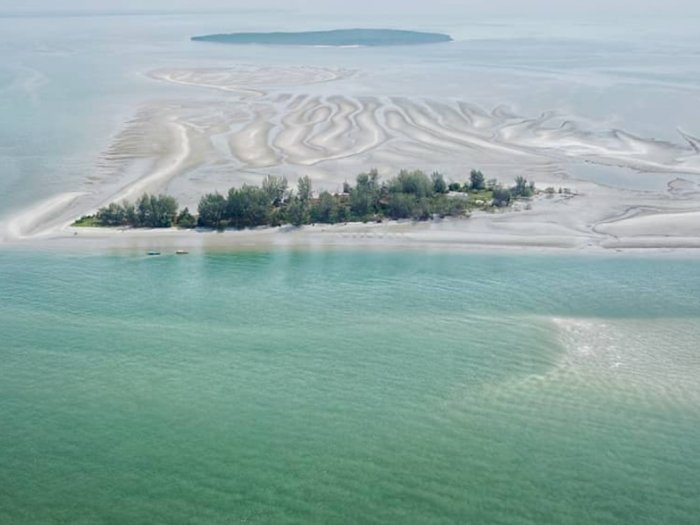 Beneran Ajaib! Pulau di Riau Ini Memiliki Pasir yang Bisa Berbunyi Ketika Disentuh