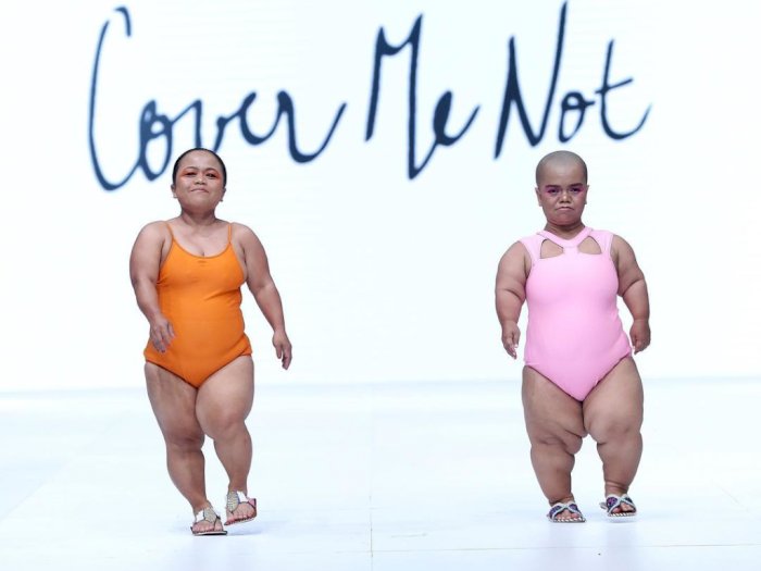Pede! Wanita Kerdil sampai Oversize Model Melenggang Manja Pakai Baju Renang di JFW 2023